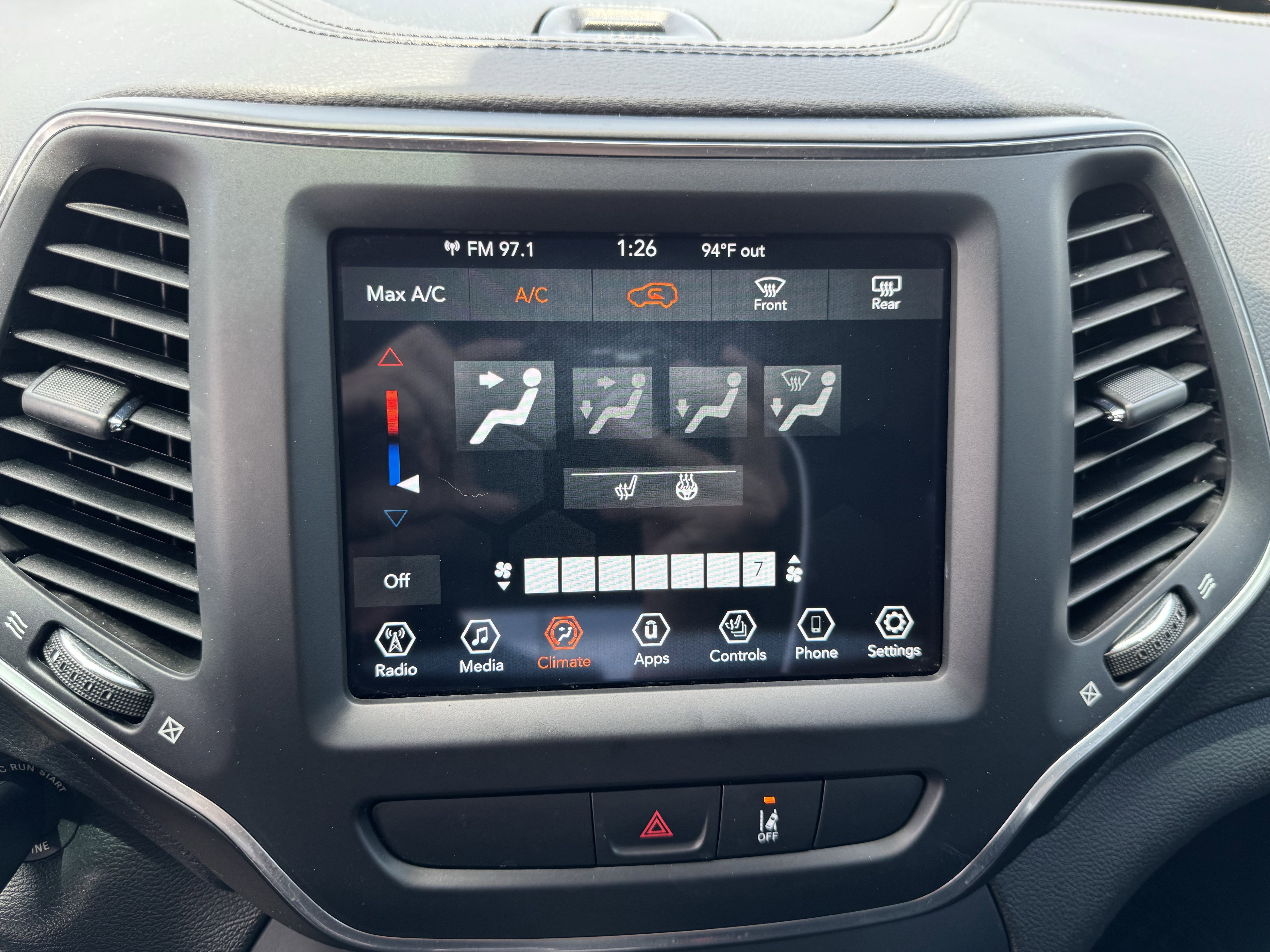 Used 2022 Jeep Cherokee Latitude AWD/4WD image 27
