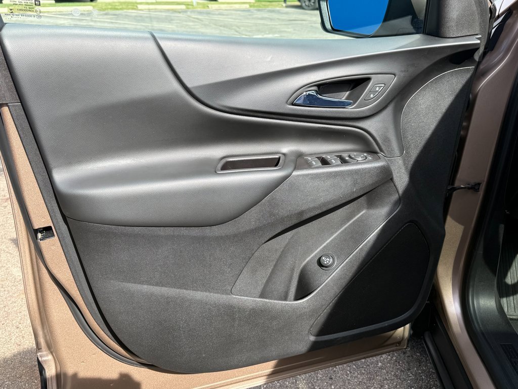 Certified 2018 Chevrolet Equinox LT w/ Sun & Infotainment Package image 13