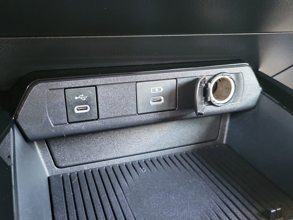 Used 2023 Toyota Prius LE image 9