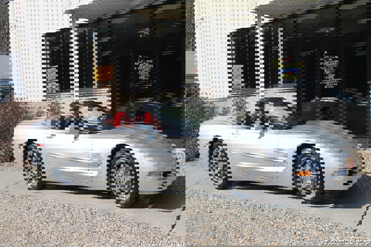 Used 2001 Chevrolet Corvette Convertible w/ Preferred Equipment Group2 image 19