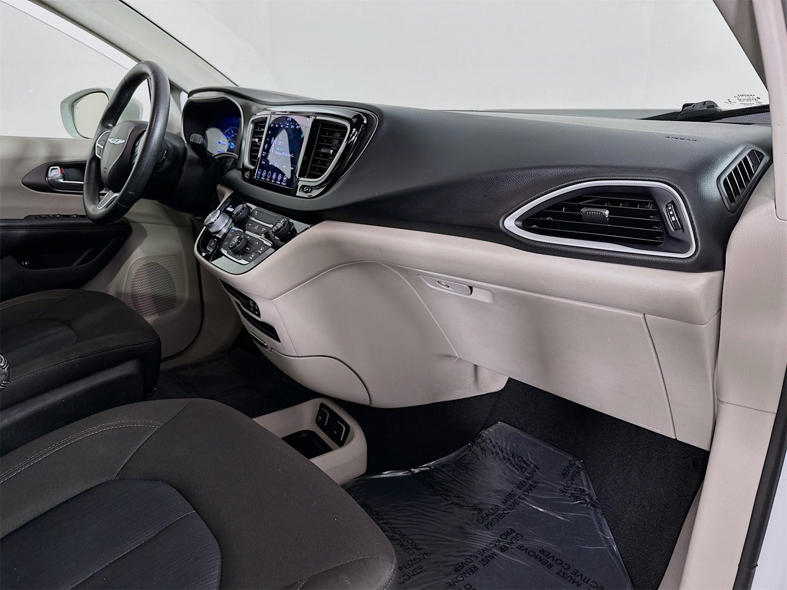 Used 2020 Chrysler Pacifica Touring image 28