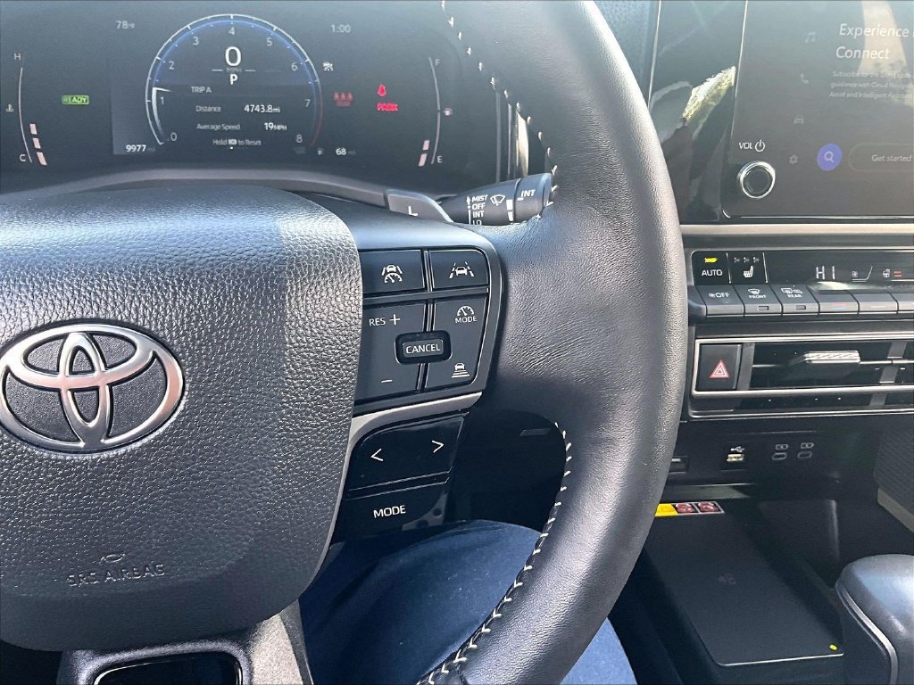 Used 2025 Toyota Camry SE w/ Convenience Package AWD/4WD image 24