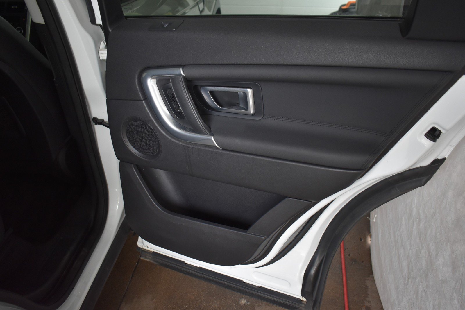 Used 2019 Land Rover Discovery Sport HSE AWD/4WD image 33
