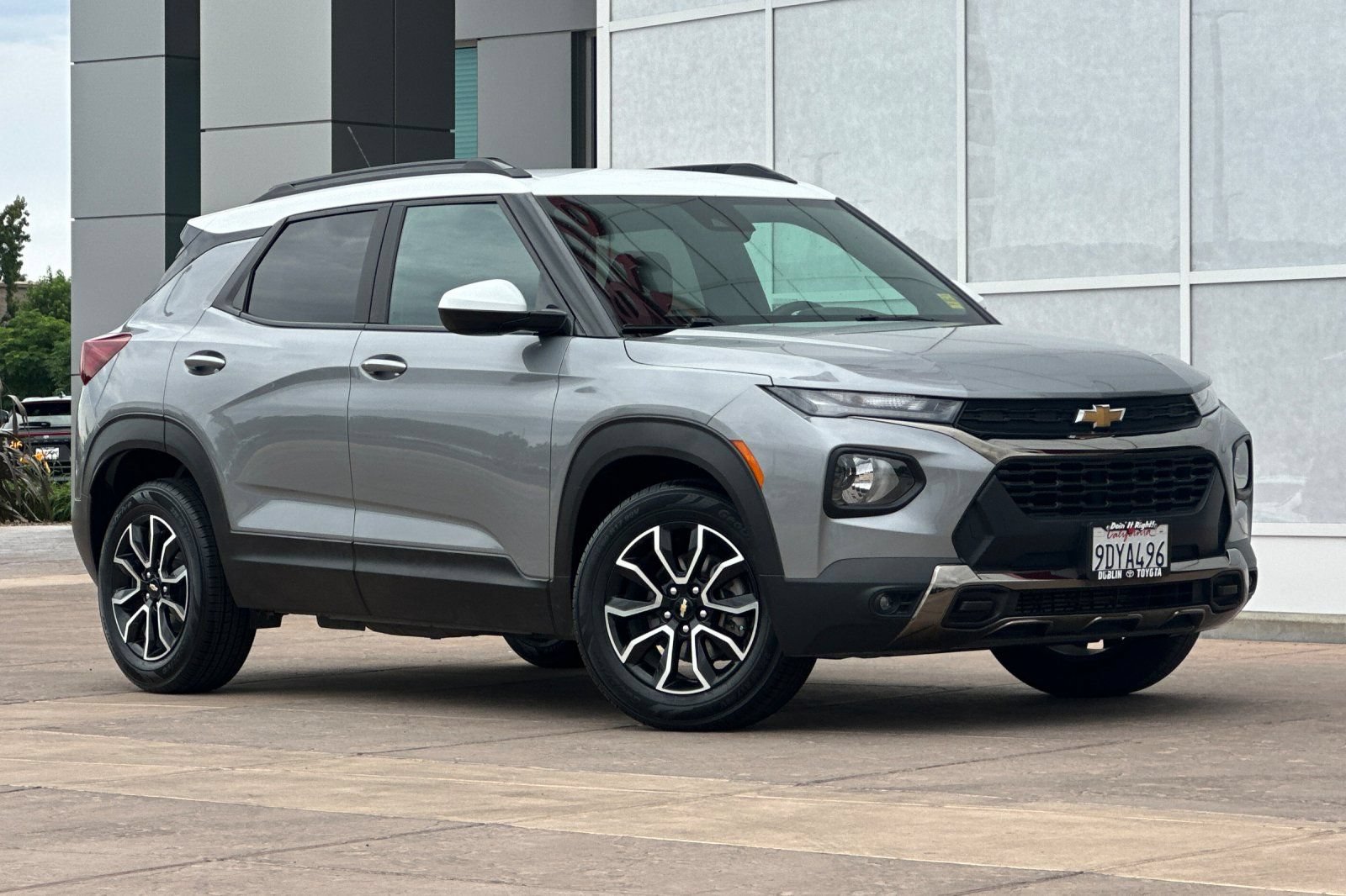 Used 2023 Chevrolet TrailBlazer ACTIV FWD image 2