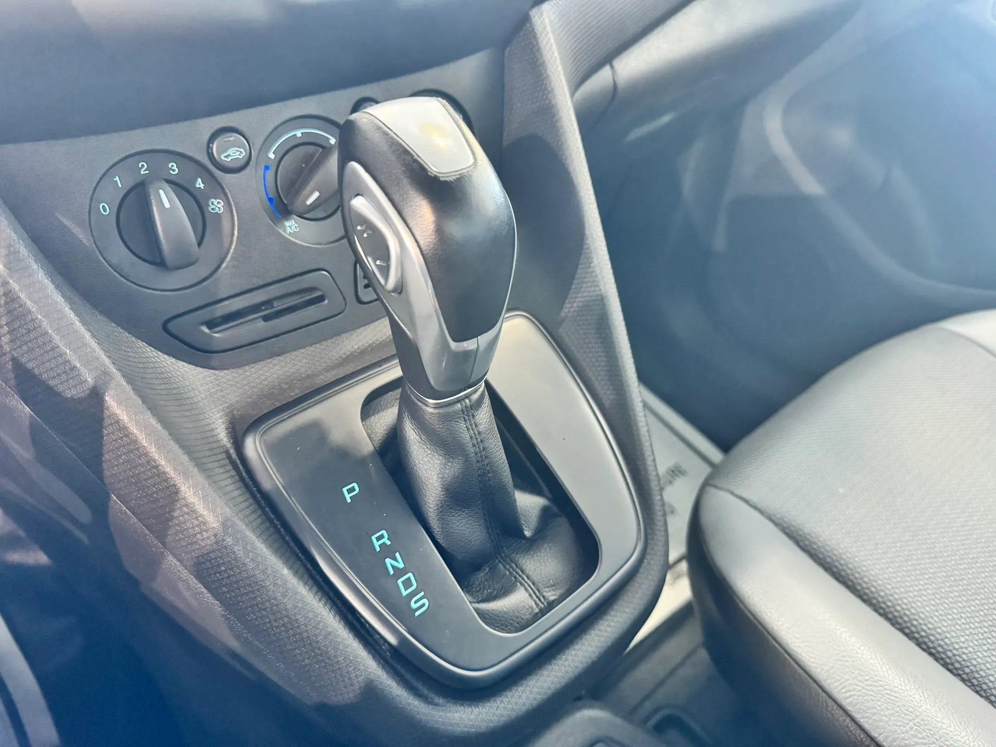 Used 2015 Ford Transit Connect XL FWD image 22