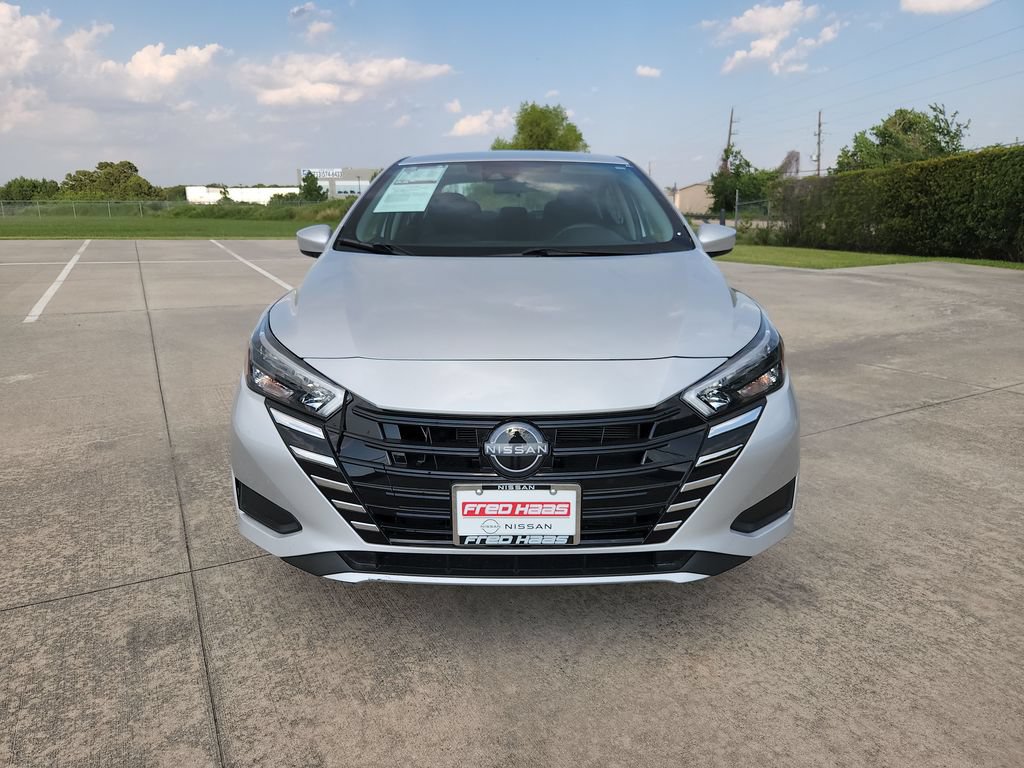 Used 2025 Nissan Versa SV FWD image 11