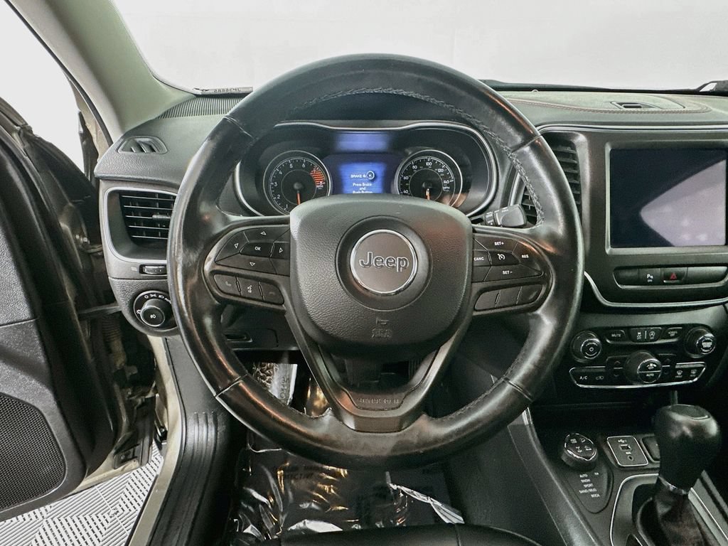 Used 2019 Jeep Cherokee Trailhawk w/ Cold Weather Group AWD/4WD image 16