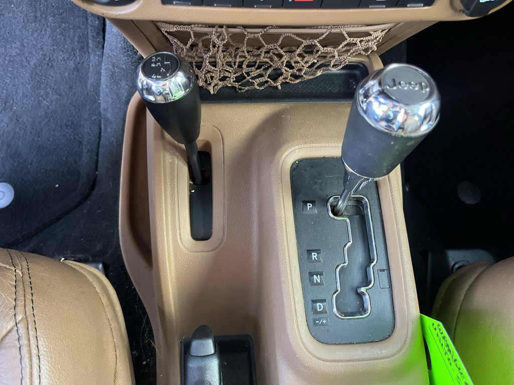 Used 2015 Jeep Wrangler Unlimited Sahara w/ Mopar Chrome Edition Group AWD/4WD image 19