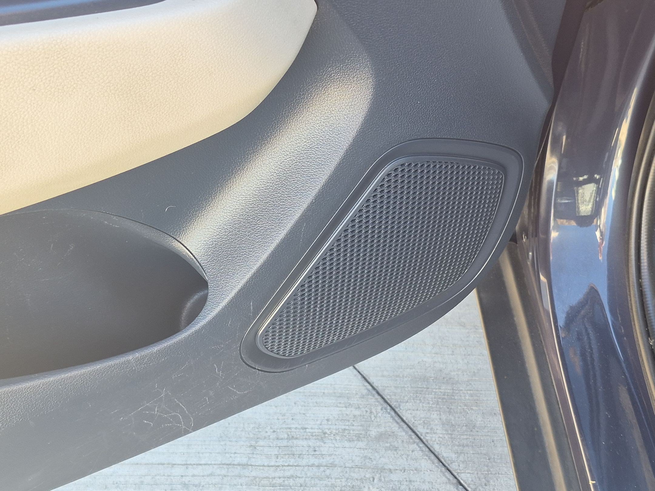 Used 2021 Hyundai Venue FWD image 14