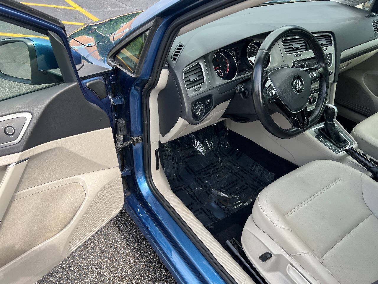 Used 2015 Volkswagen Golf S FWD image 18