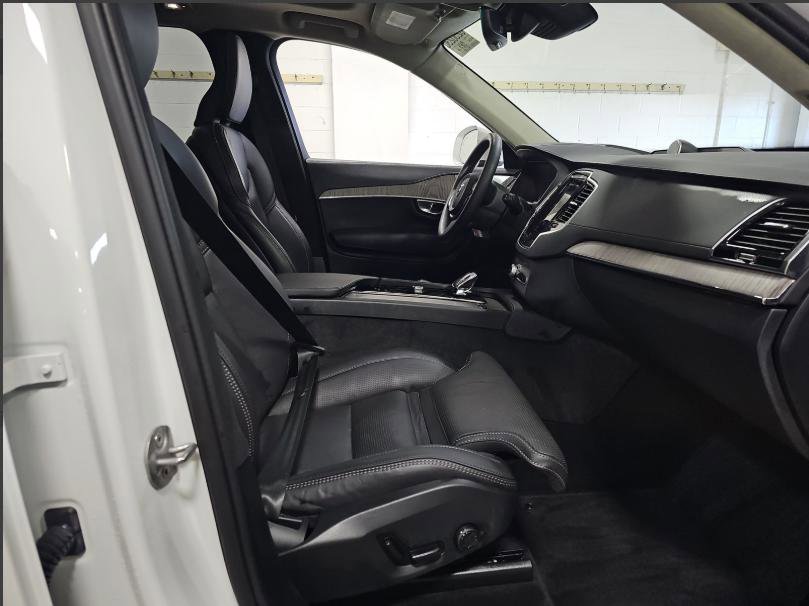 Certified 2024 Volvo XC90 T8 Ultimate w/ Lounge Package image 9