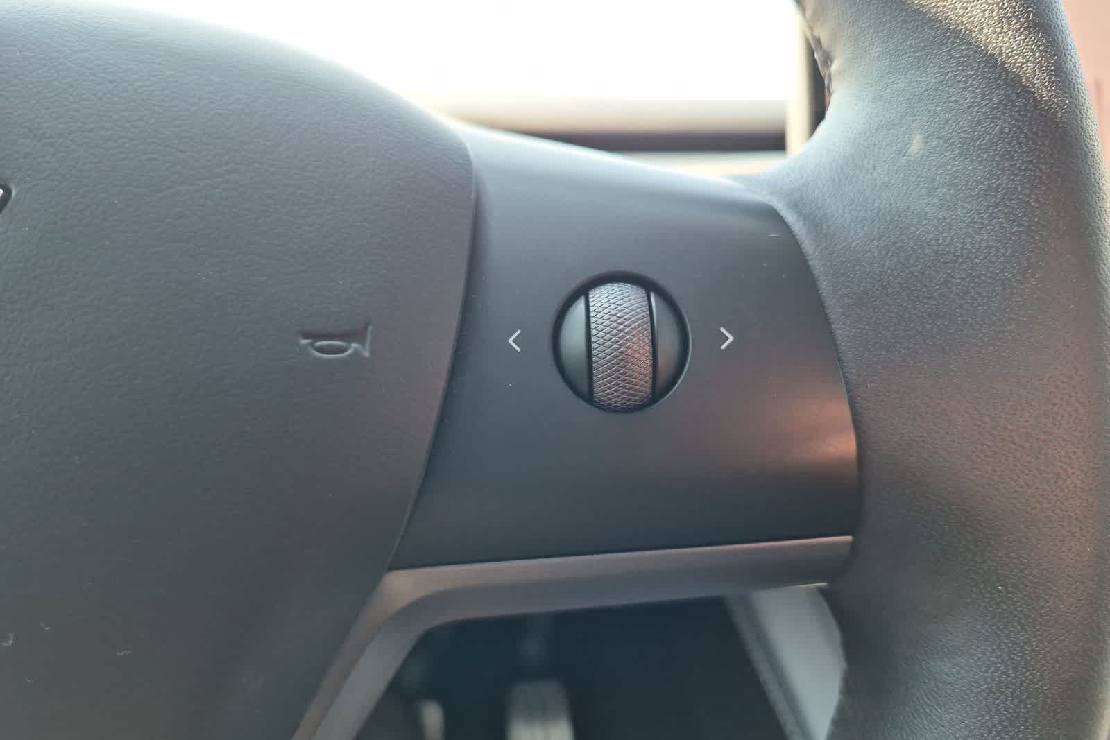 Used 2023 Tesla Model Y Performance AWD/4WD image 24