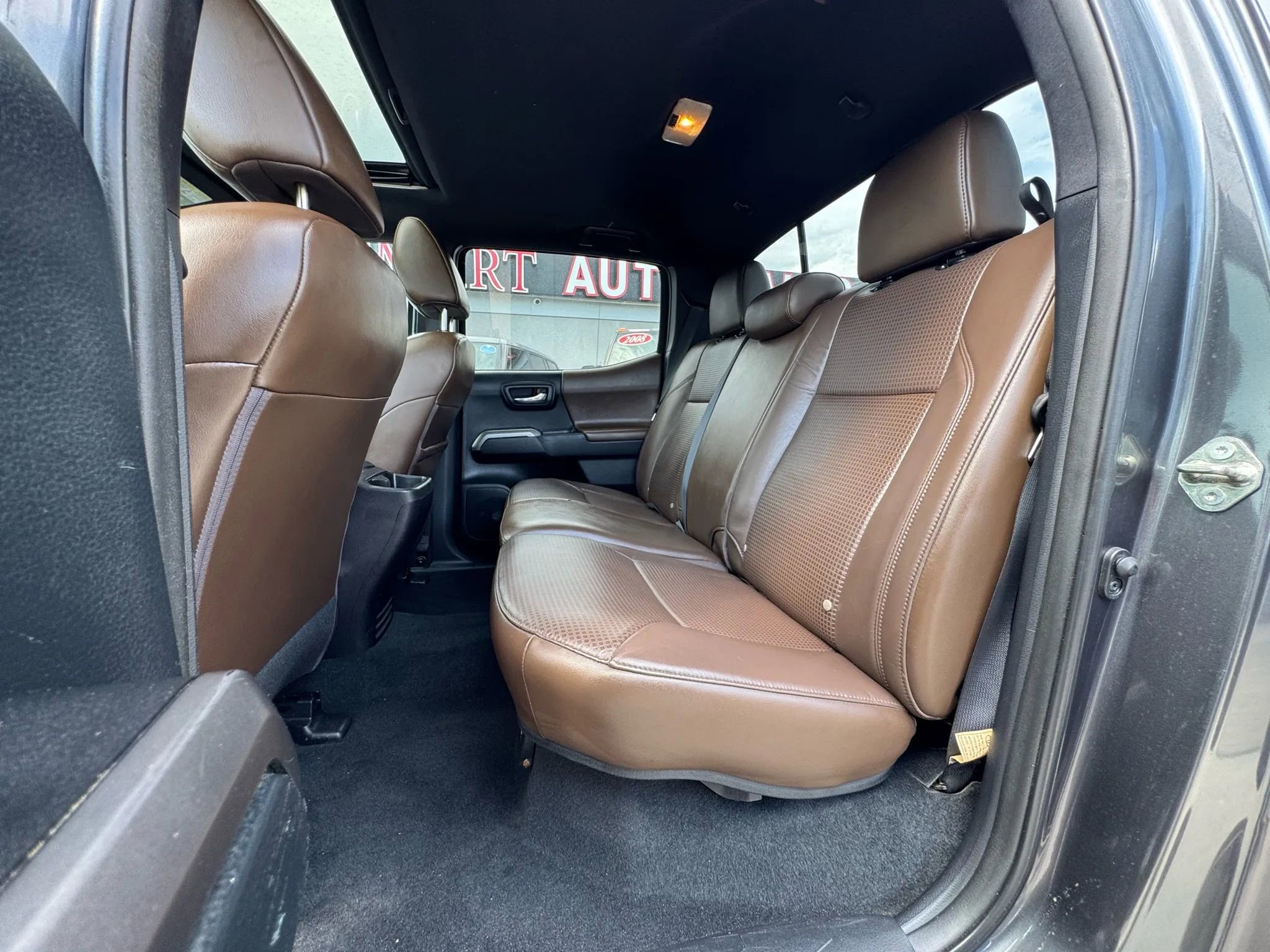 Used 2016 Toyota Tacoma Limited w/ Towing Package AWD/4WD image 11