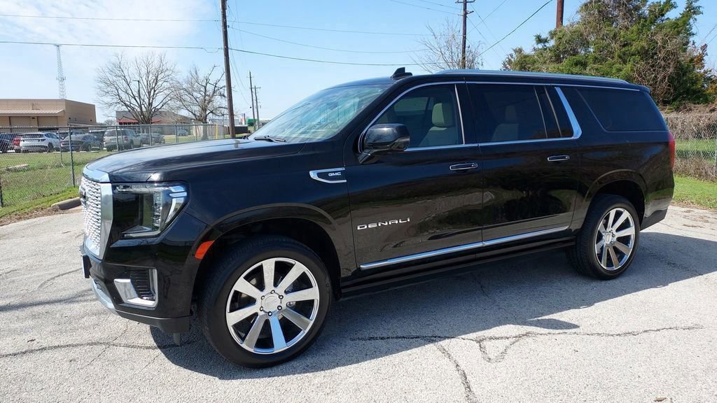 Used 2022 GMC Yukon XL Denali w/ Denali Premium Package image 7
