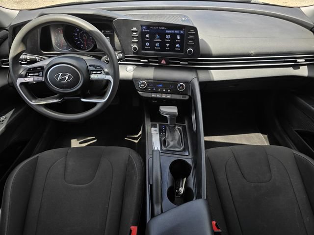 Used 2023 Hyundai Elantra SEL w/ Preferred Accessory Package FWD image 10