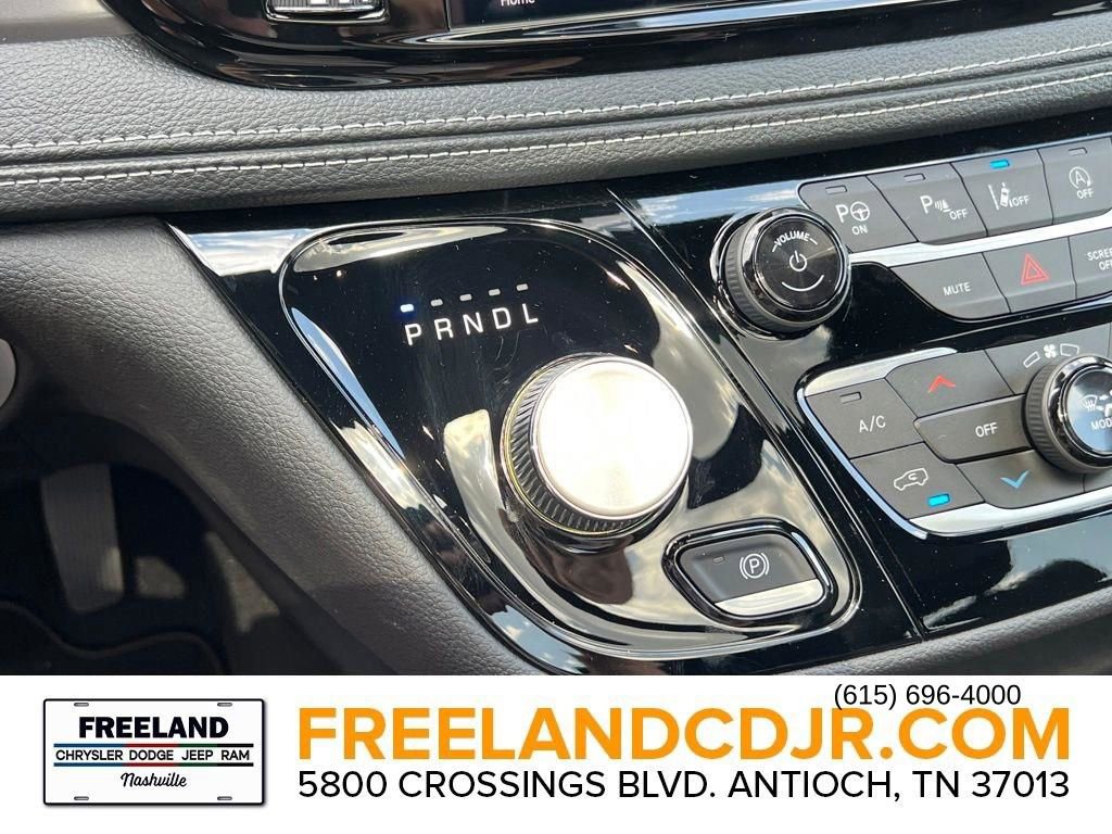 New 2025 Chrysler Pacifica Select image 14