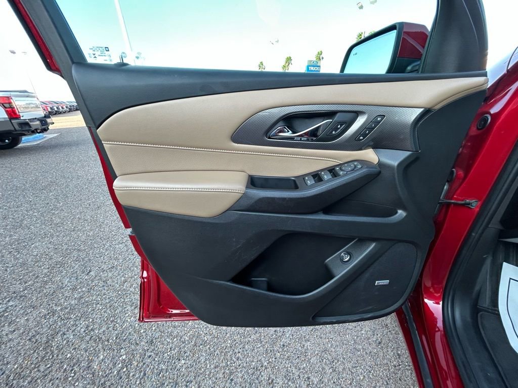 Used 2023 Chevrolet Traverse Premier image 21
