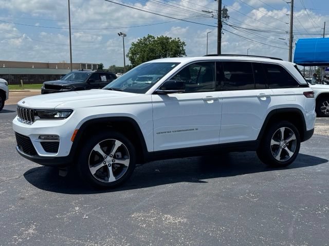 Used 2023 Jeep Grand Cherokee Limited w/ Luxury Tech Group II AWD/4WD image 3