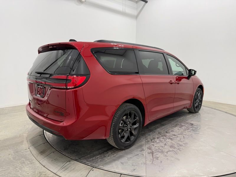 New 2026 Chrysler Pacifica Limited image 7