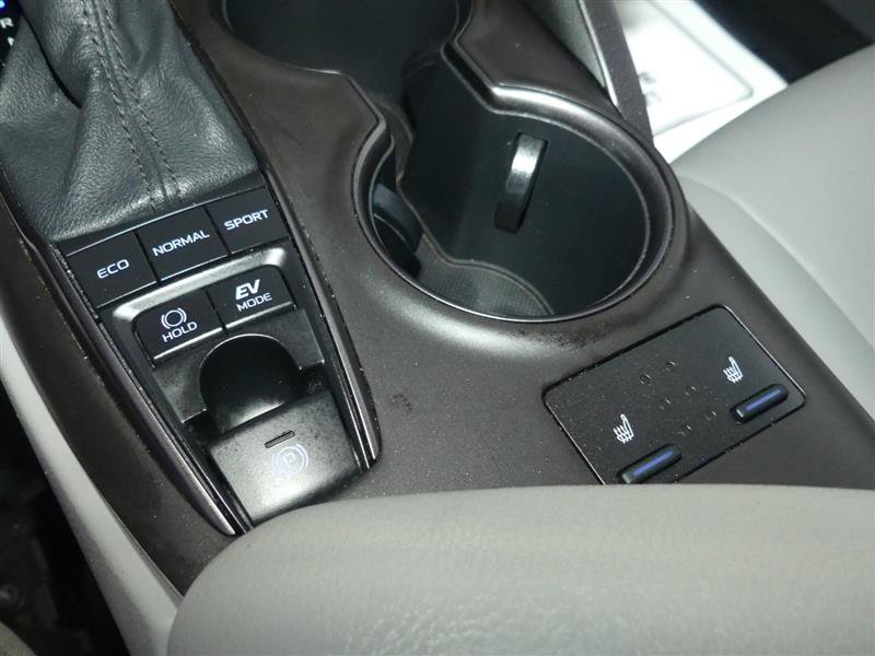 Used 2022 Toyota Camry SE w/ Cold Weather Package FWD image 40