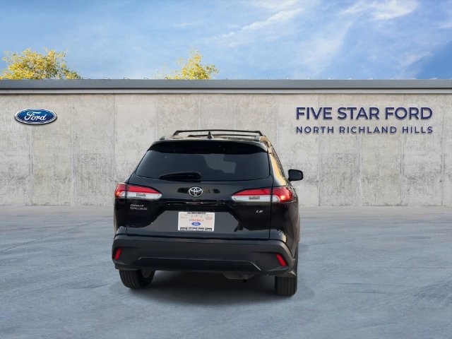Used 2025 Toyota Corolla Cross LE FWD image 8
