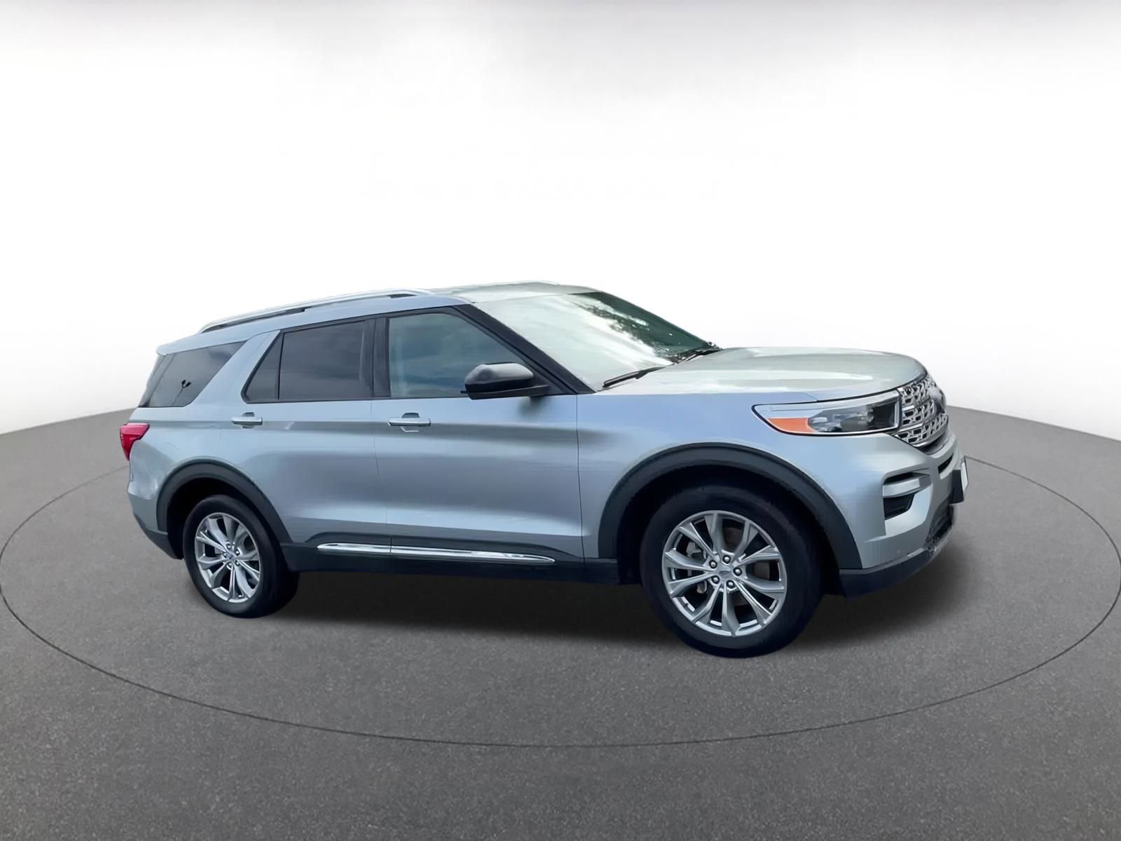 Used 2024 Ford Explorer Limited image 2