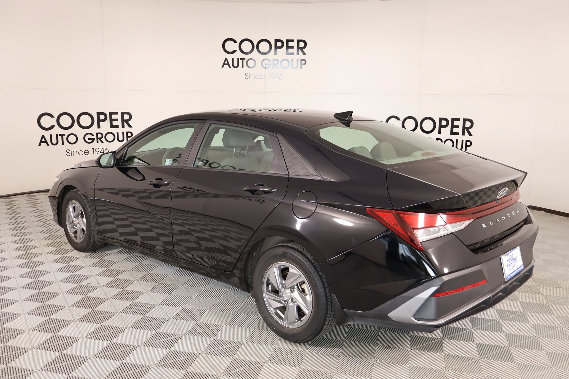 Used 2024 Hyundai Elantra SE FWD image 21