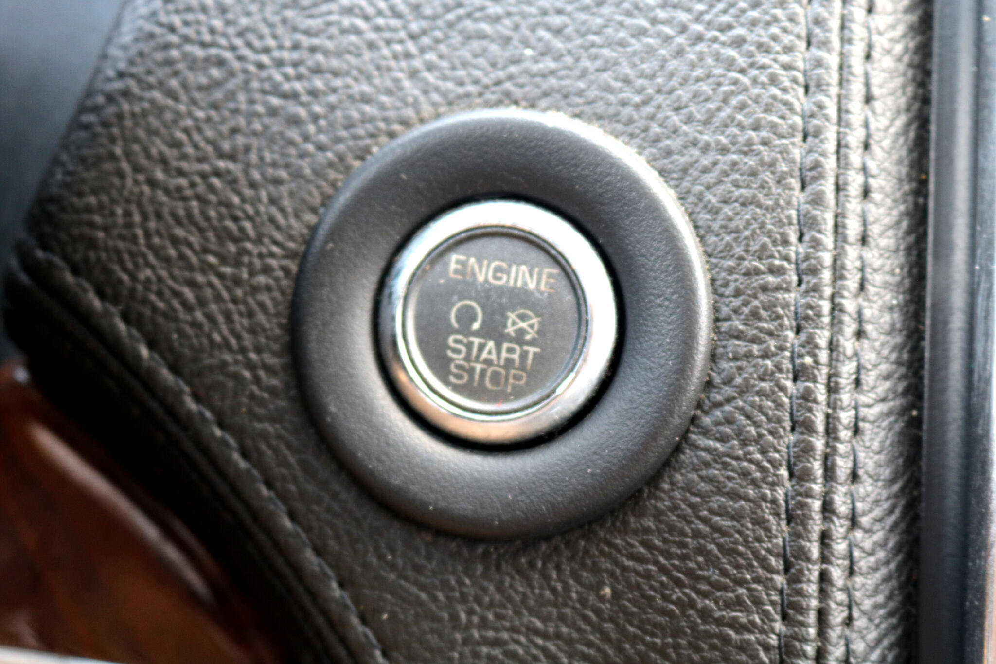 Used 2015 Lincoln MKX FWD w/ Walnut Swirl Wood Package image 24