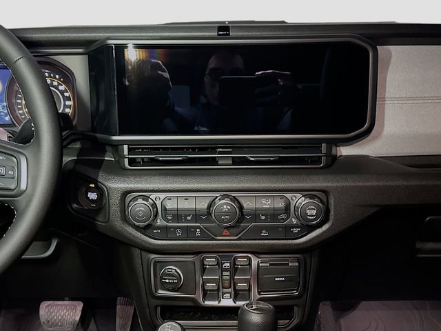 New 2026 Jeep Gladiator Sport image 9