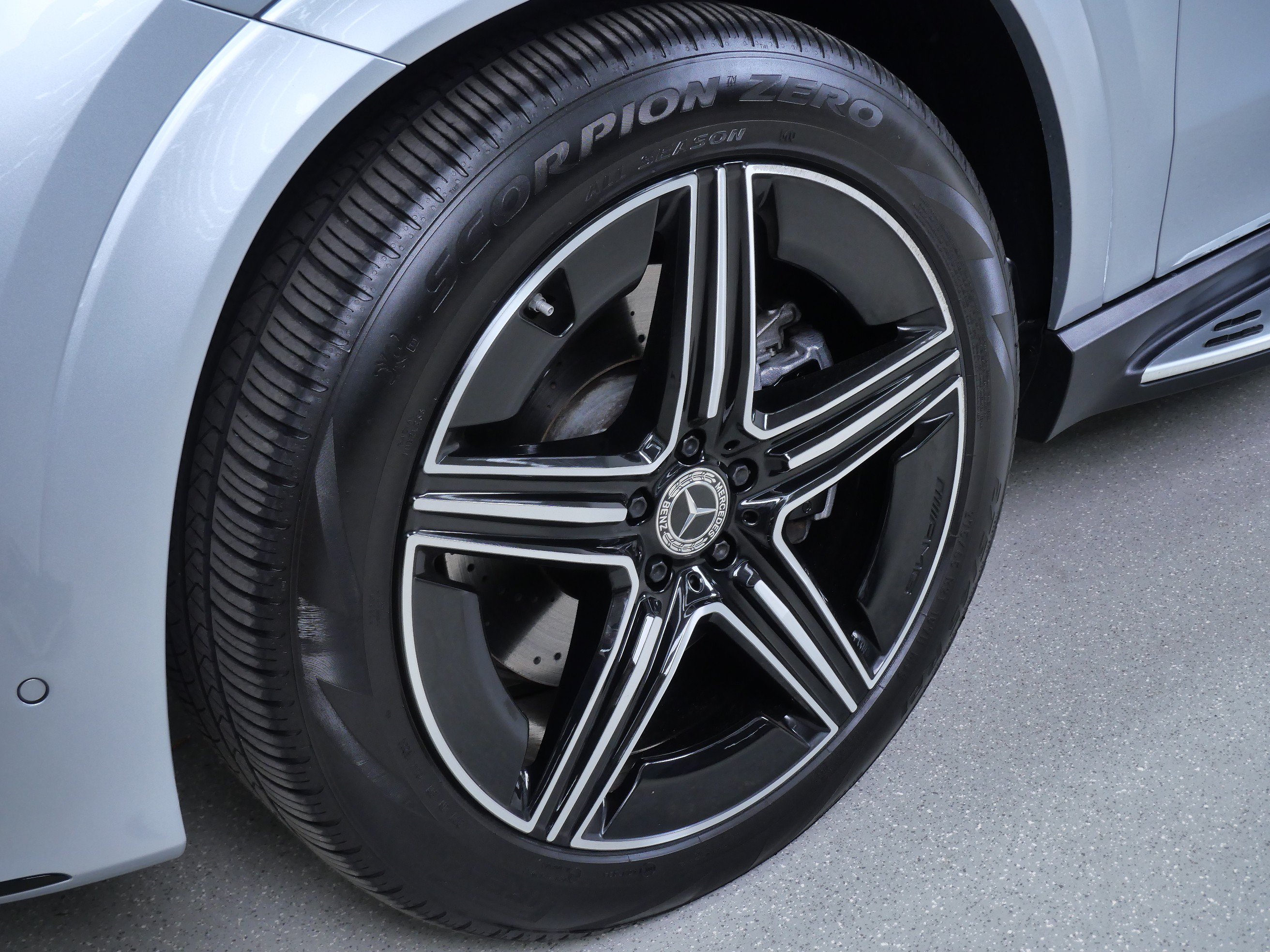 Certified 2025 Mercedes-Benz GLE 450e 4MATIC w/ AMG Line Exterior image 13