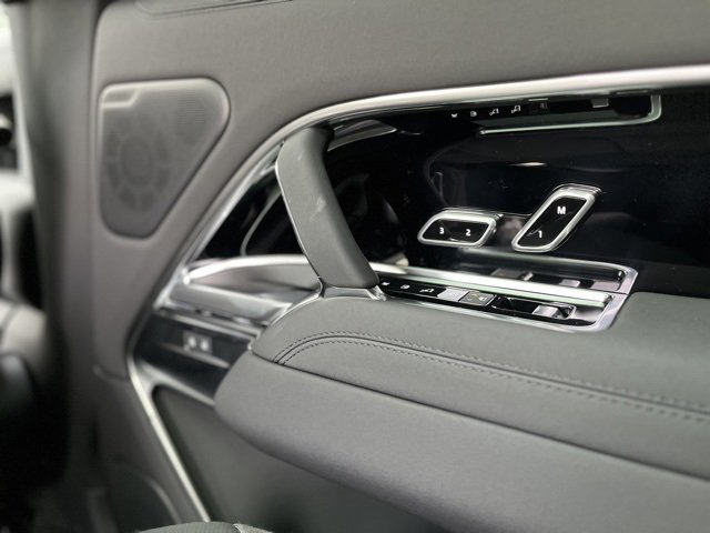 New 2025 Land Rover Range Rover SE image 48