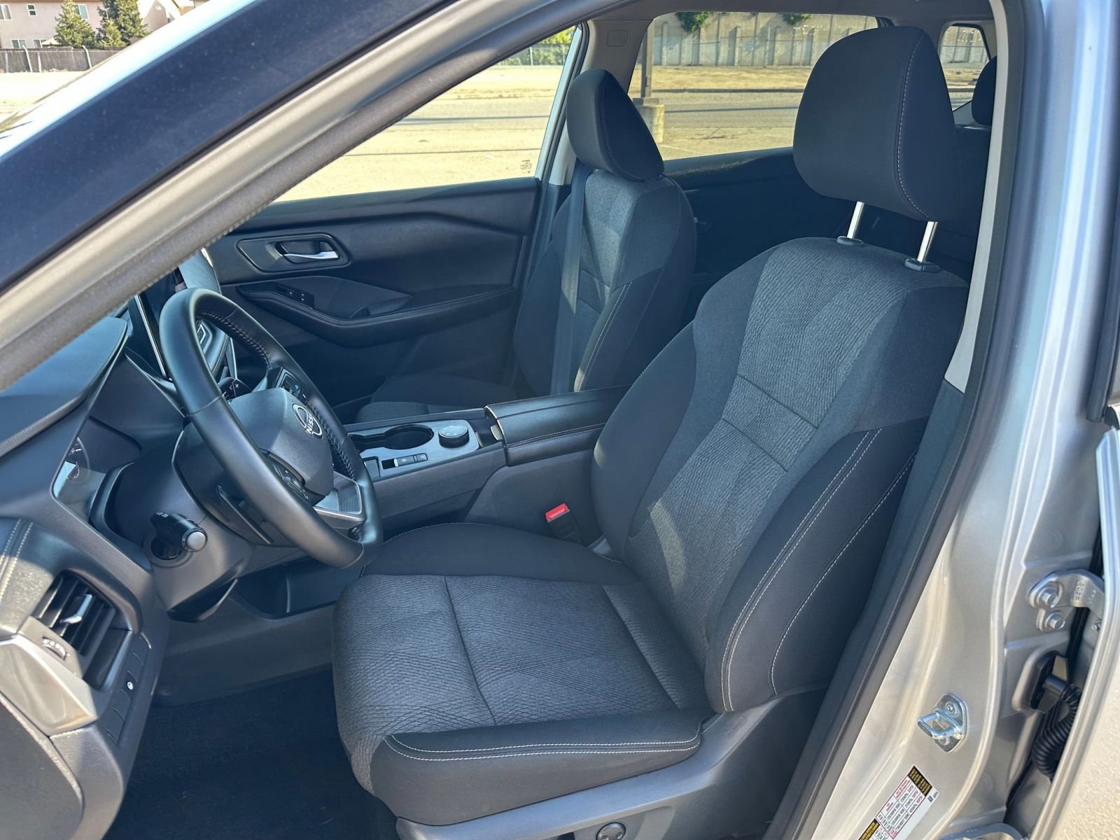 Used 2025 Nissan Rogue SV image 37