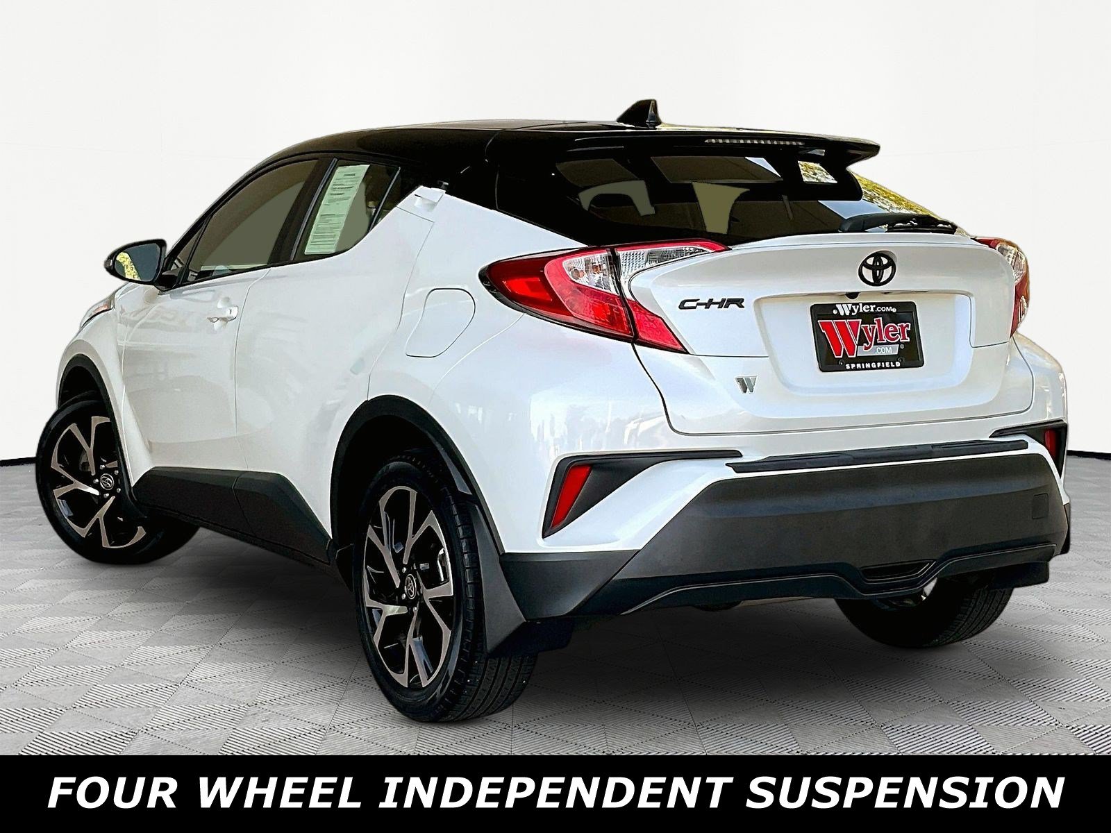 Used 2020 Toyota C-HR XLE FWD image 4