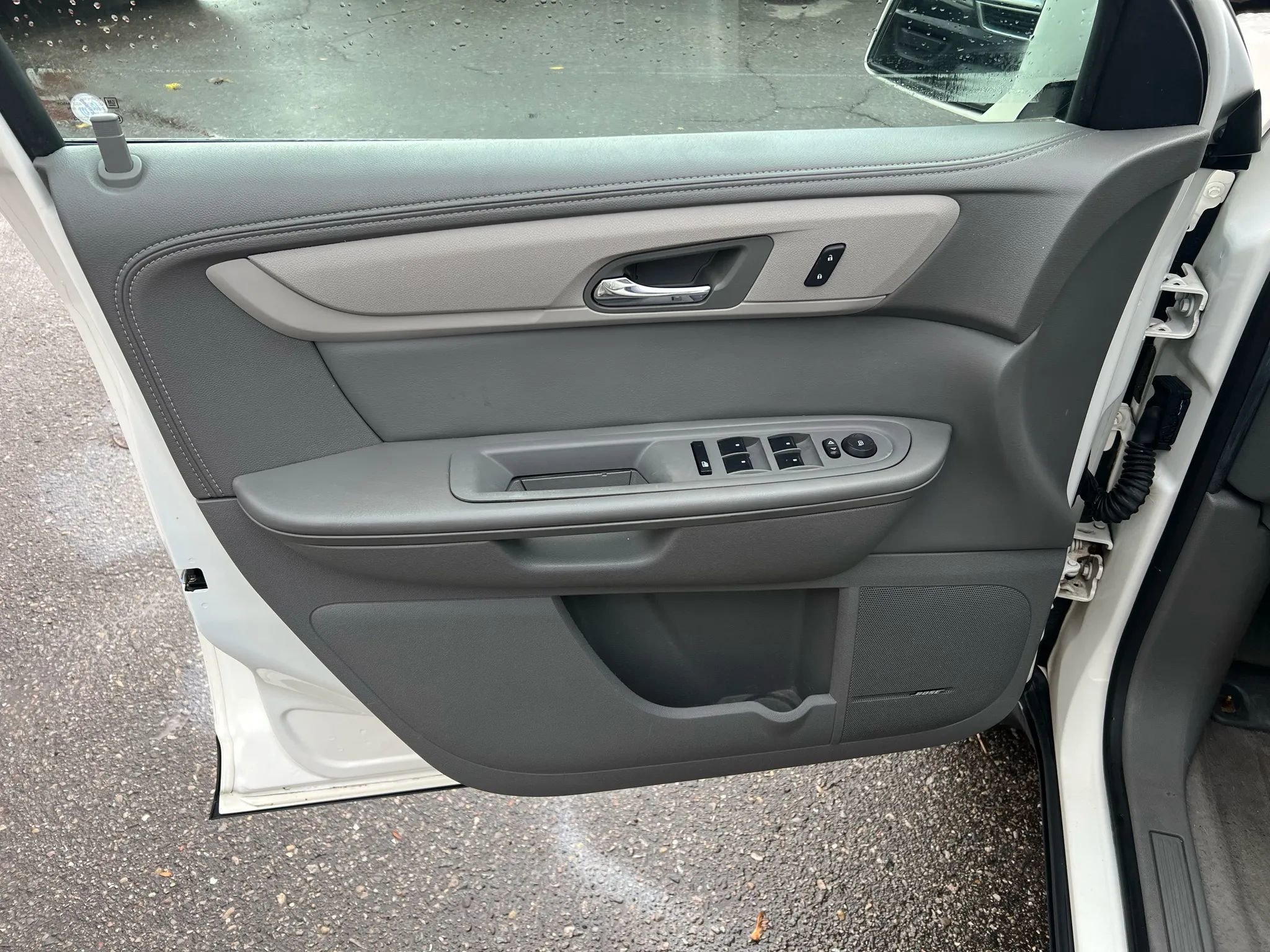 Used 2015 Chevrolet Traverse LT image 33