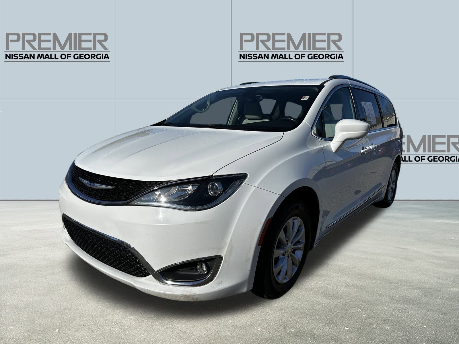 Used 2018 Chrysler Pacifica Touring-L image 1