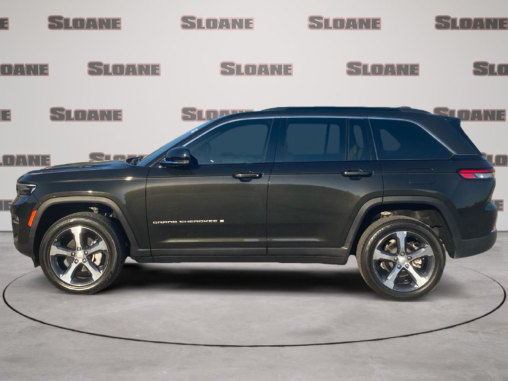 Used 2024 Jeep Grand Cherokee Limited AWD/4WD image 2