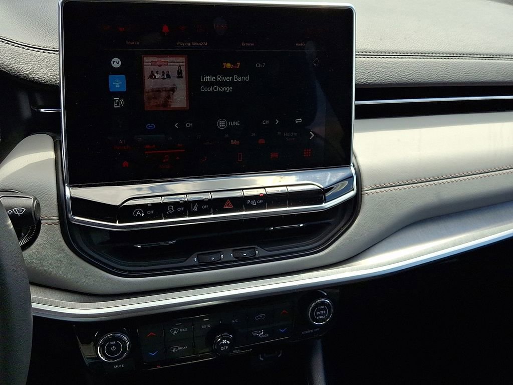 Used 2025 Jeep Compass Limited image 14