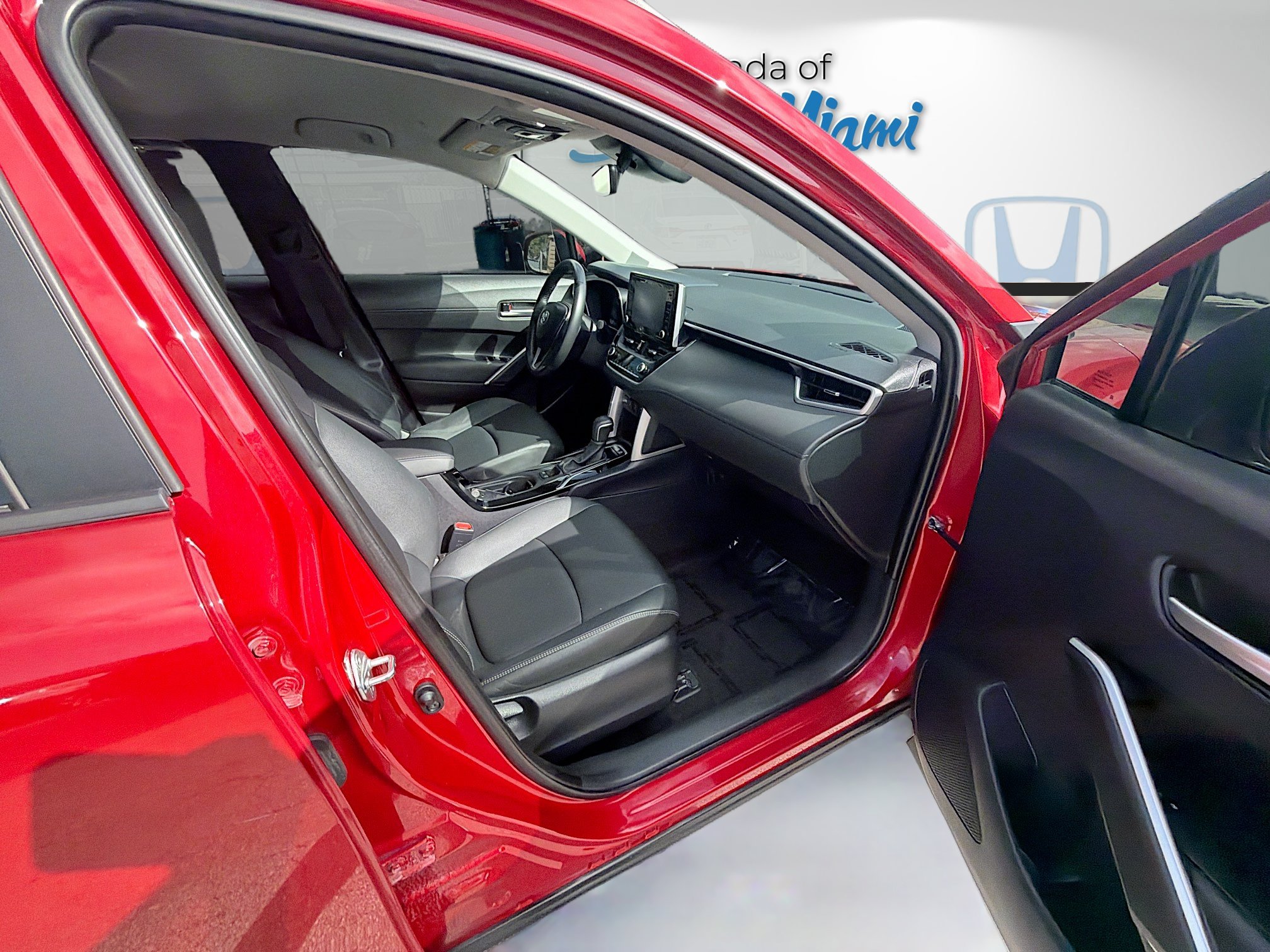 Used 2022 Toyota Corolla Cross XLE FWD image 30