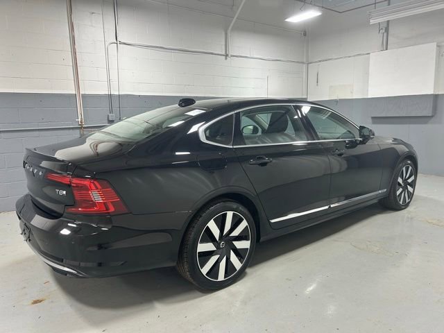 Used 2025 Volvo S90 T8 Plus image 3