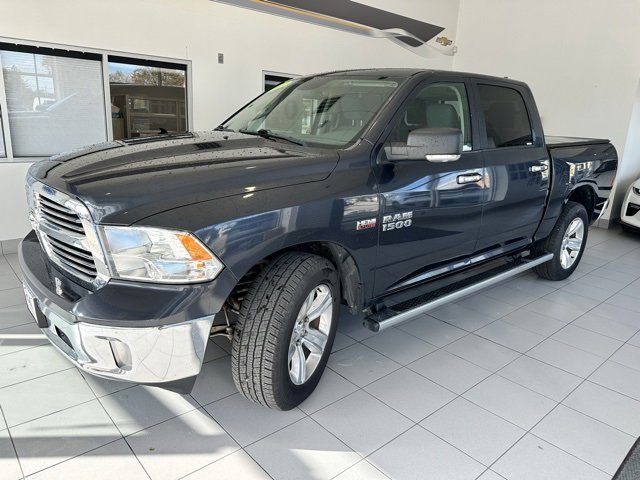 Used 2017 RAM 1500 Classic SLT w/ SLT Plus D￩cor Group image 3