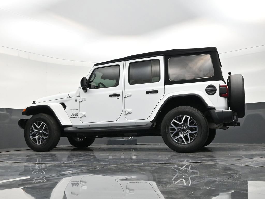 Used 2024 Jeep Wrangler Sahara image 21