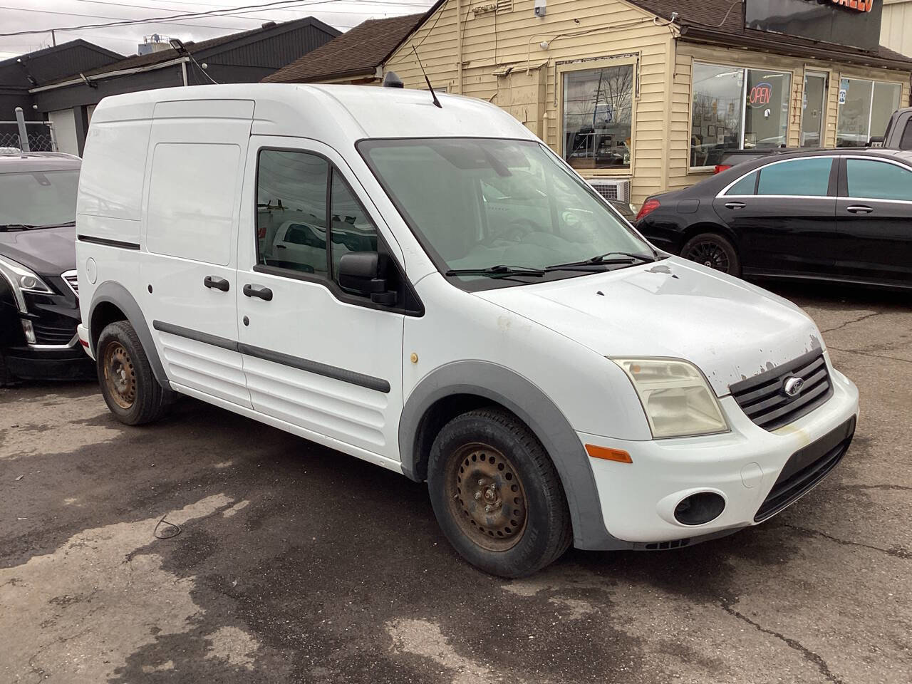 Used 2013 Ford Transit Connect XLT image 2