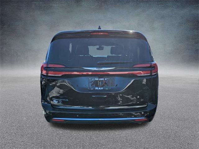 Certified 2026 Chrysler Pacifica Select image 5