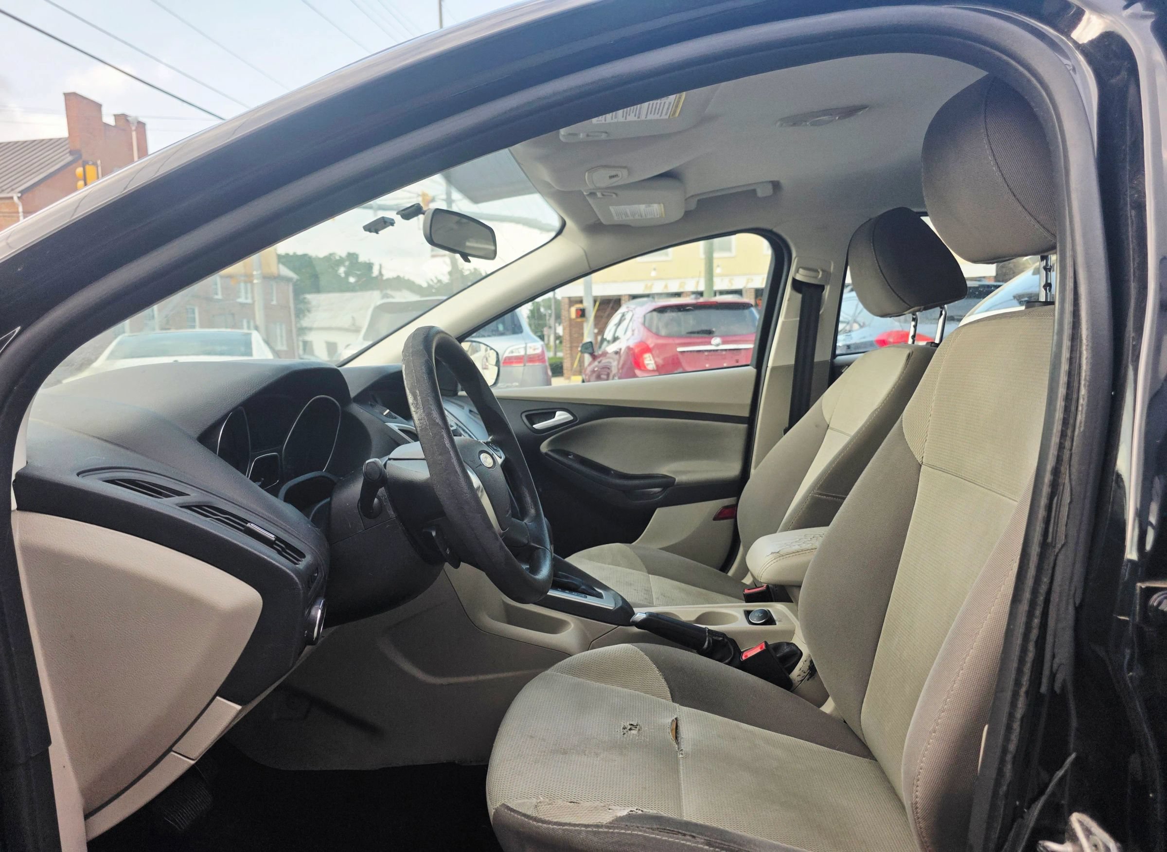 Used 2014 Ford Focus SE FWD image 9