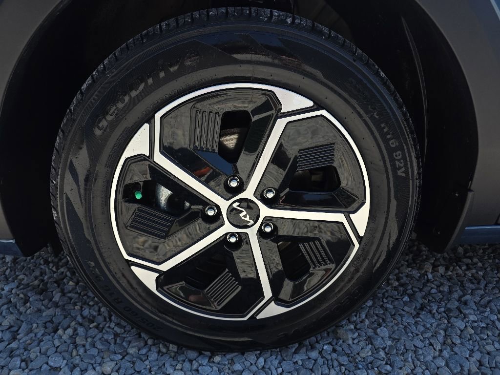 Used 2025 Kia Niro EX FWD image 10