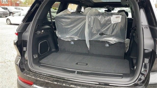 New 2024 Jeep Grand Cherokee L Limited w/ Luxury Tech Group II image 26