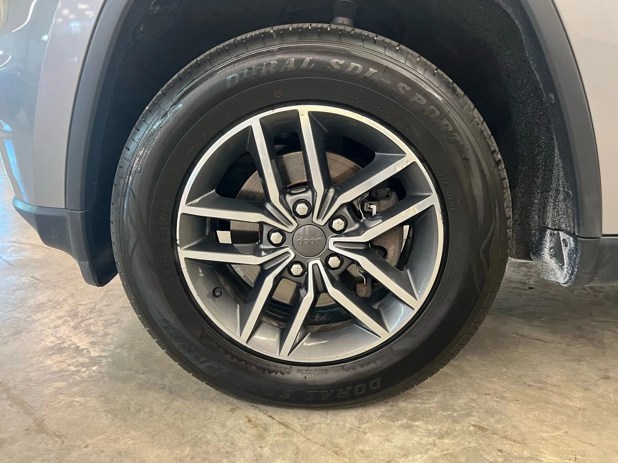 Used 2019 Jeep Grand Cherokee Limited image 14
