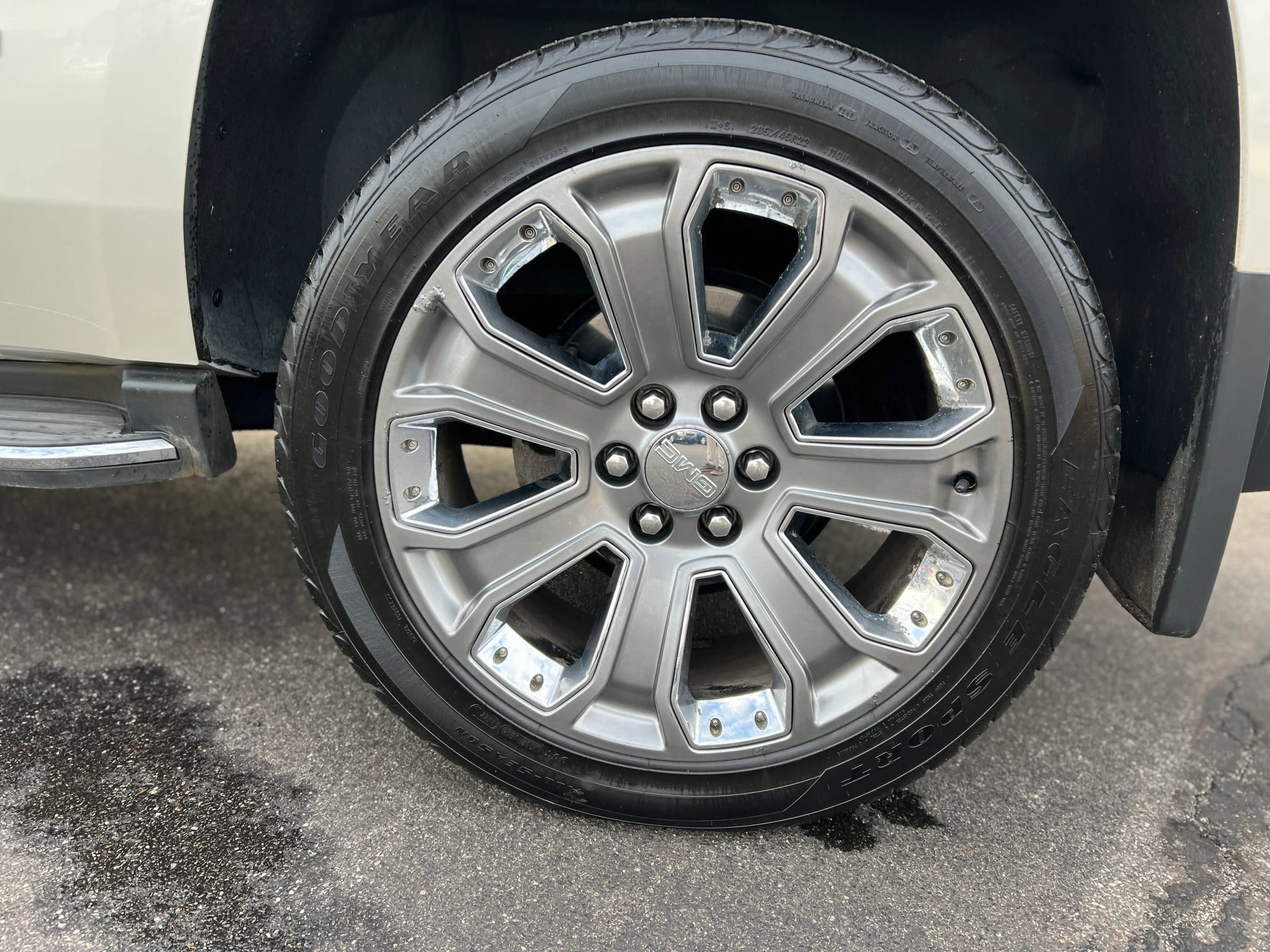 Used 2015 GMC Yukon Denali image 25