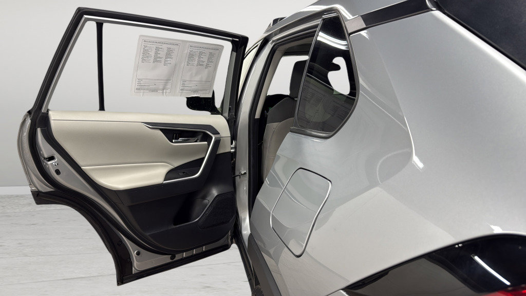 Used 2019 Toyota RAV4 XLE FWD image 32