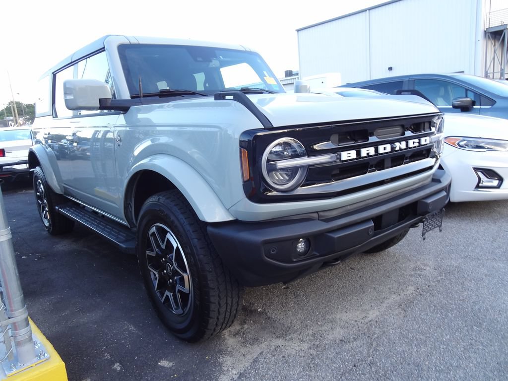 Used 2024 Ford Bronco Outer Banks AWD/4WD image 1